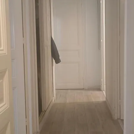 Superbe Plein Centre Climatise Direct Aeroport Via Tram Frühstückspension