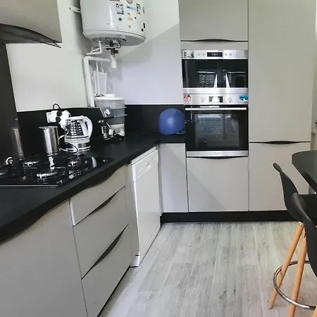 Superbe Plein Centre Climatise Direct Aeroport Via Tram Bed & Breakfast