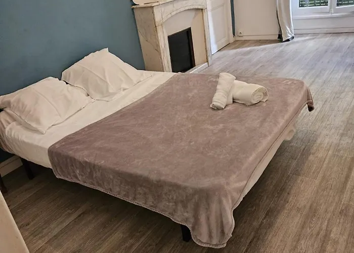 Bed & Breakfast Superbe Plein Centre Climatise Direct Aeroport Via Tram